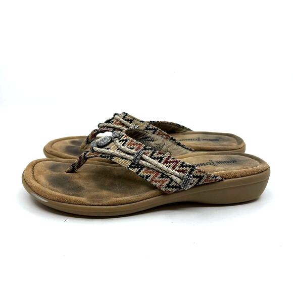MINNETONKA Silverthorne Needlepoint Thong Sandals Women's 8 US - Picture 3 of 9